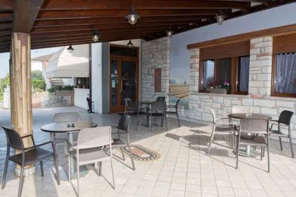 Esterno Trattoria Pizzeria Lilly